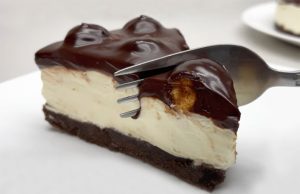 Okus i izgled za čistu peticu: Najfiniji čokoladni desert bez pečenja – gotov za 5 minuta (VIDEO)