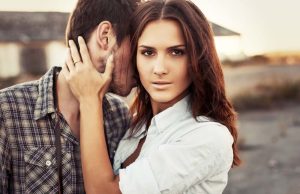 Svaka žena bi na lak način mogla provjeriti da li je muškarac vara: On vam to nesvjesno pokazuje