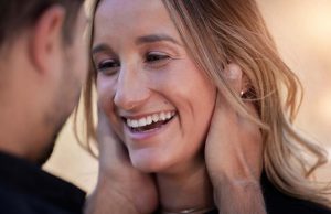 Ovako se ponaša muškarac koji zaista voli ženu, neki znaci nisu baš lako uočljivi