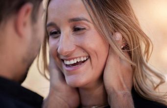 Ovako se ponaša muškarac koji zaista voli ženu, neki znaci nisu baš lako uočljivi