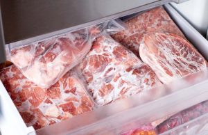 Opasna pogreška: Odmrzavate li i vi meso na način koji vam ugrožava zdravlje?