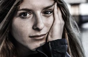 Podigni glavu, ne duguješ nikom ništa, jedino si dužna sebi da budeš srećna!