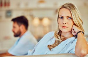 Žena koja ne voli muža ponaša se upravo ovako, najčešće