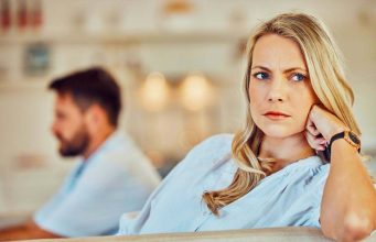 Žena koja ne voli muža ponaša se upravo ovako, najčešće