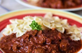 U gulaš uvijek dodajte 1 tajni sastojak: Meso će biti mekano kao duša, a saft preukusan