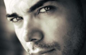 Muškarci koji su emotivno nedostupni i “teško vole” – što leži u pozadini?