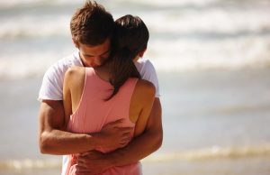 Kada se muškarac zaljubi u ženu… 11 sitnica za kojima potajno žude!