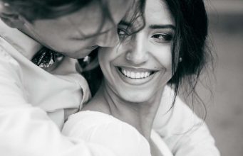 Žena je odraz ljubavi svog muža – Kratka ali poučna priča o važnost iskrene ljubavi