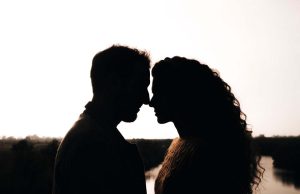 Žena se odluči na prevaru kad je muž zapostavi a drugi muškarac poželi – 5 pravila srećnih odnosa