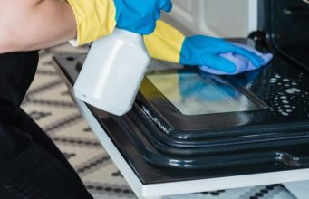 3 domaća prirodna sredstva za čišćenje za kuhinju, kupatilo i staklo koja su bolja i efikasnija od kupljenih u prodavnici