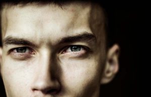 Oni što vas kopiraju potajno vam zavide: 8 znakova da je neko ljubomoran na vas