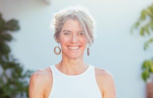 Duga kosa nije za starije žene: Čim pređe 50-tu, svaka žena treba da se ošiša, tvrde frizeri