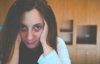 Psiholog odgovara na pitanja: Moj muž se dopisuje sa drugim ženama, da li da ga ostavim?