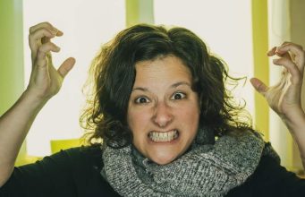 Nekulturna žena se lako prepozna, dovoljno je da obratite pažnju na 3 stvari