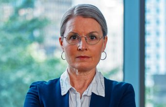 Ne miješaj moj karakter sa mojim stavom. Moj karakter je ono ko sam ja, a moj stav zavisi od toga ko si ti.