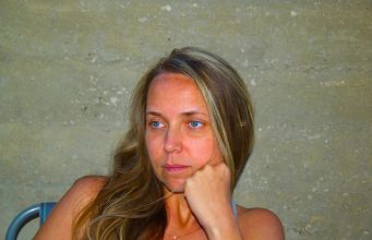 Ljubavnica živi od mrvica koje njegova žena ostavlja – Bolne istine koje ljubavnice moraju prihvatiti