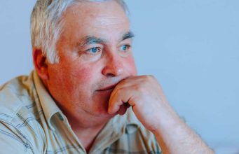 7 loših načina na koje se roditelji miješaju u živote odrasle djece