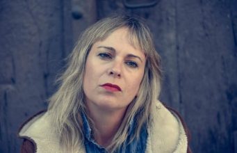 Trebalo je da napustim muža kojeg volim, da bi upoznala onog koji voli mene – Ispovijest žene