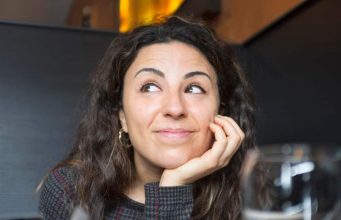 Zaljubljenoj ženi davati savjete isto je što i pokušavati kavez napuniti vjetrom ili sito vodom. – 5 stvari koje otkrivaju zaljubljenu ženu