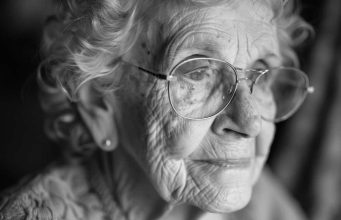 Svaka prevara se skupo plaća, jer život je gadan kad počne da vraća. – Mudrost jedne bake