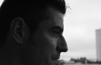 „Uvijek sam više volio biti prevaren, nego pokvaren i više sam volio ispasti naivan nego surov.“ – Ovo je Damirova priča