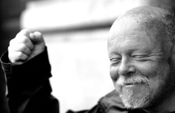 Ne nanosi udarac đavo, već “prijatelj” koji vam se smije u lice – 5 stvari koje odmah otkrivaju lažnog prijatelja