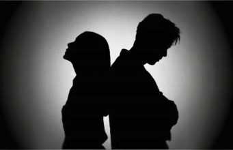 Kome je stalo, ostat će i da ga tjerate od sebe. Oni što olako odu, olako su vas i voljeli.