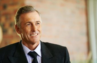 „Uvijek se smijete, to ubija idiote koji vas ne vole.“ – Jaka poruka psihologa kako postupati sa zlobnicima