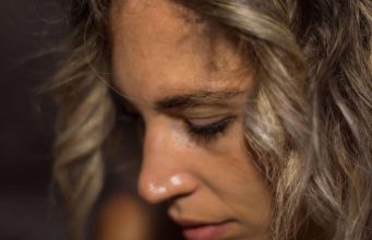 Ako voliš ženu ne puni joj uši lažima, oči suzama, glavu problemima i srce bolom – Odlična poruka za sve muškarce