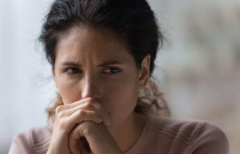 Žena ispričala: “Suprug mi je priznao da me prevario s kolegicom, a kaže da je ‘krivac’ stres”