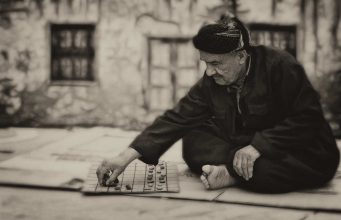 „Slušaj sve, ali ne vjeruj svima, jer prijatelja pravih jako malo ima.“ – 4 mudrosti koje olakšavaju život