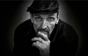 Zlo je uvijek kratkog vijeka i samo naizgled uspješno i blistavo. Zato na zlu, lukavstvu, prevari, ne treba zasnivati ništa, pogotovo ne život