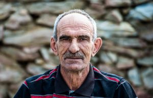 Dno ostaje dno, ma kako vi čašu okrenuli. E, tako je i sa ljudima. – Životna mudrost koja se uči na teži način