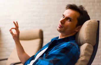 Narcisoidni muškarac naveo je 5 rečenica koje mu godinama pomažu u manipuliranju ženama