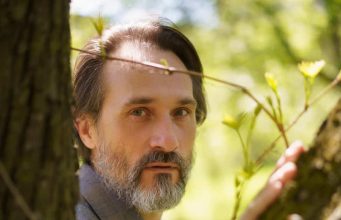 “Udalji se od onih koji te ne poštuju – Čak i ako su ti najbliži.” – Jasna poruka psihologa