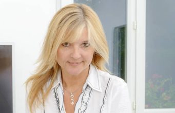 Zaboravite na kratke suknje i duboki dekolte: Savjeti kako žena poslije 45 ne bi trebala da se oblači