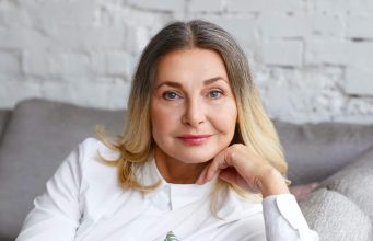 Neke žene izgledaju sjajno poslije 60-te, druge se pretvaraju u stare bake – 5 razloga zašto