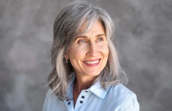 „Kako starim, ne želim da izgledam mađe. Želim da izgledam sretnije.“ – 5 korisnih savjete za žene 40+