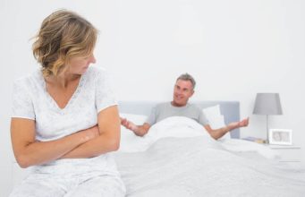 Imam 53 godina, još uvijek želim intimni odnos, ali muž ima probleme. Postoji li nada?