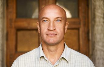 „I najbliži mogu biti pokvareni do bola – uredu je maknuti se od takvih.“ – Poruka psihologa