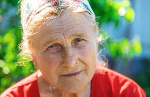 „Poštuj sebe dovoljno da se udaljiš od nepoštovanja.“ – Mudre riječi bake