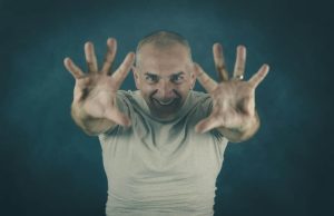 Otvaranje duše pred narcisom je kao da krvarite pred ajkulom – evo šta nikako ne smijete raditi
