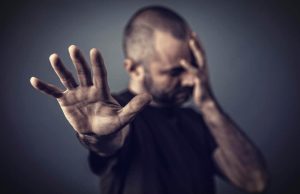 Najveća noćna mora narcisa? Evo kako da ga porazite bez da trepnete
