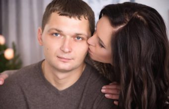 3 načina kako žena nehotice pretvara snažnog muškarca u nesigurnog mlakonju