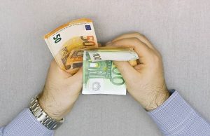Pet loših navika koje od vas prave sirotinju – ne trošite novac na ove gluposti