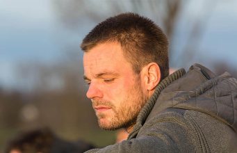 6 stvari koje radi muškarac koji nije prebolio svoju prvu ljubav