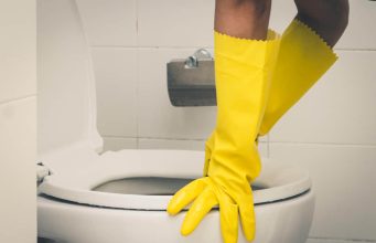 SIJAĆE KAO NOVA: Sipajte samo 50 grama ovog praha u WC šolju
