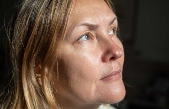 3 stvari ženu čine mnogo starijom: Evo zašto neke žena sa 40 izgledaju kao da imaju 55