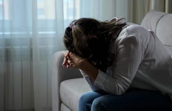 Žene koje su imale teško i tužno djetinjstvo se prepoznaju po ovih 5 osobina