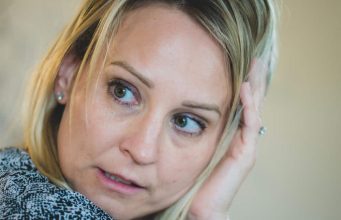 Pametne žene znaju da je o ovih 5 stvari pametnije ćutati – priča samo donosi nevolje